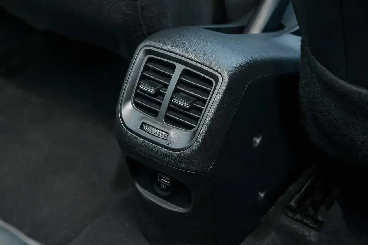 Nội thất Hyundai Grand i10 Sedan 1.2 AT Tiêu Chuẩn