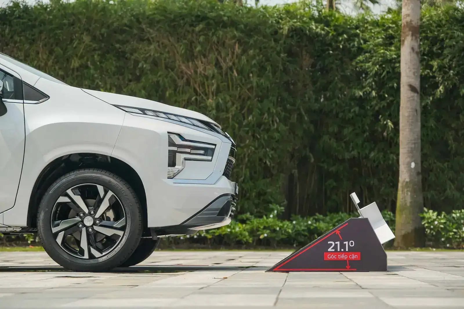 Mitsubishi Xpander AT