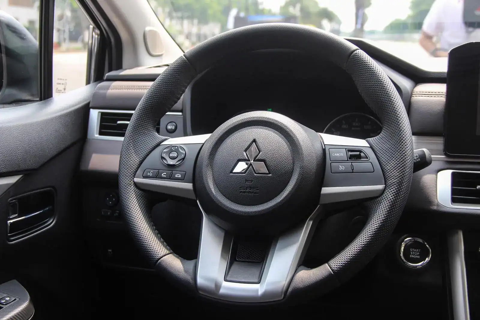 Mitsubishi Xpander AT