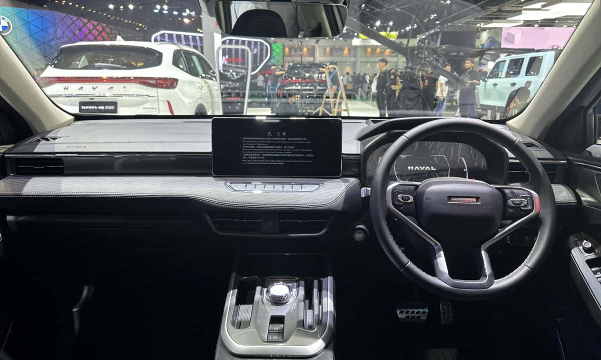 Khoang lái giống H6