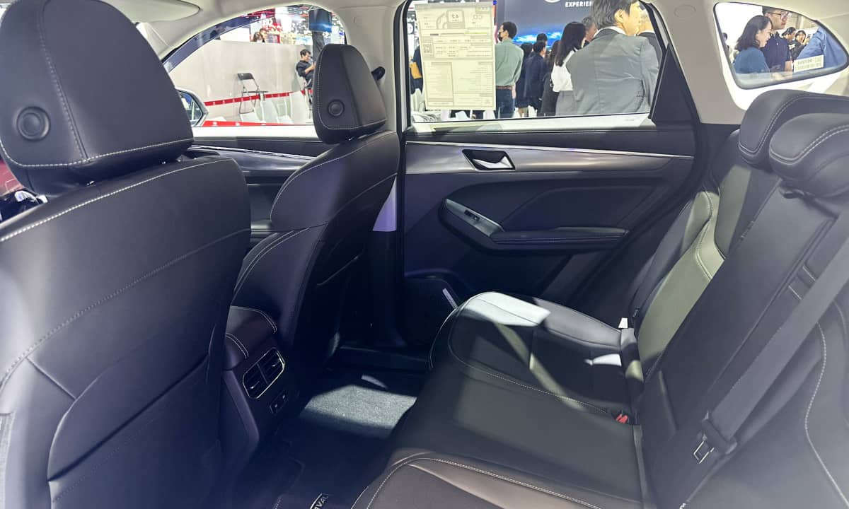 Khoảng để chân rộng