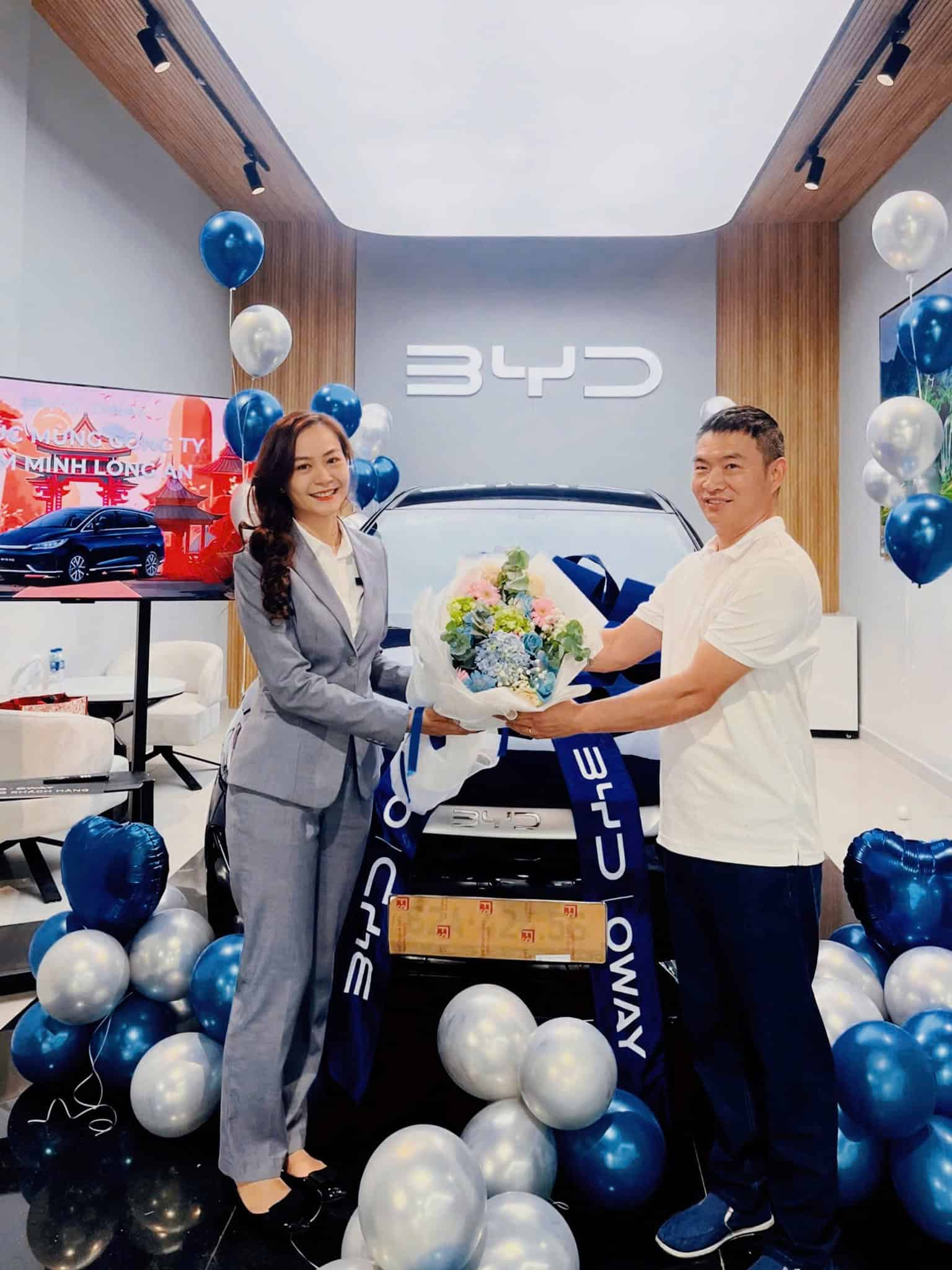 bàn giao xe byd tại byd oway sài gòn