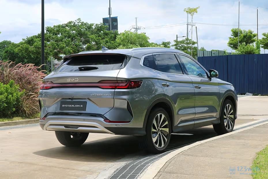 đuôi xe byd sealion 6