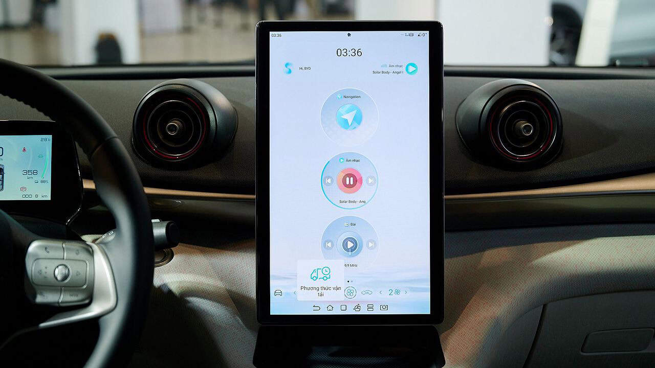 Màn hình giải trí trung tâm BYD Dolphin xoay dọc
