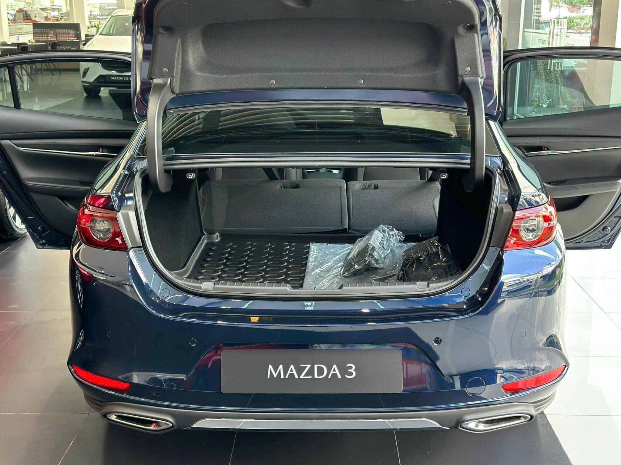 Khoang hành lý Mazda3 Luxury