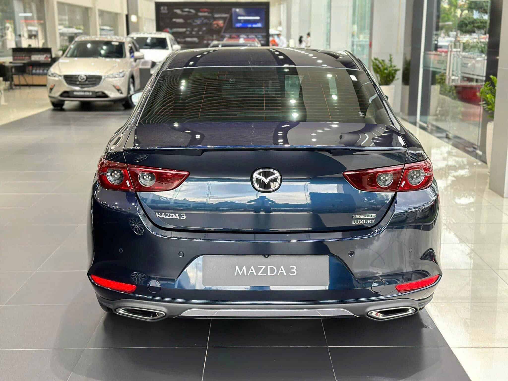 Đuôi xe Mazda3 Luxury