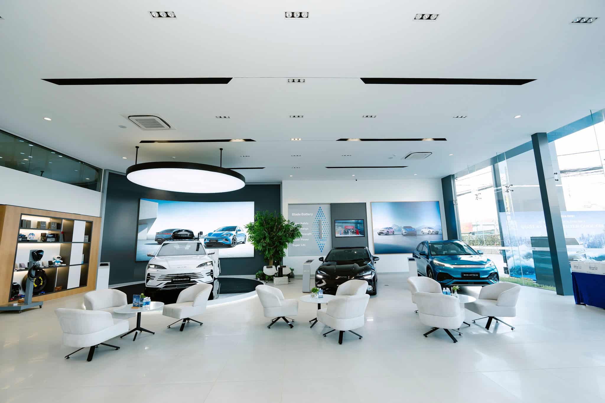 BYD Gia Định : Khu vực phòng chờ, tư vấn và hỗ trợ khách hàng