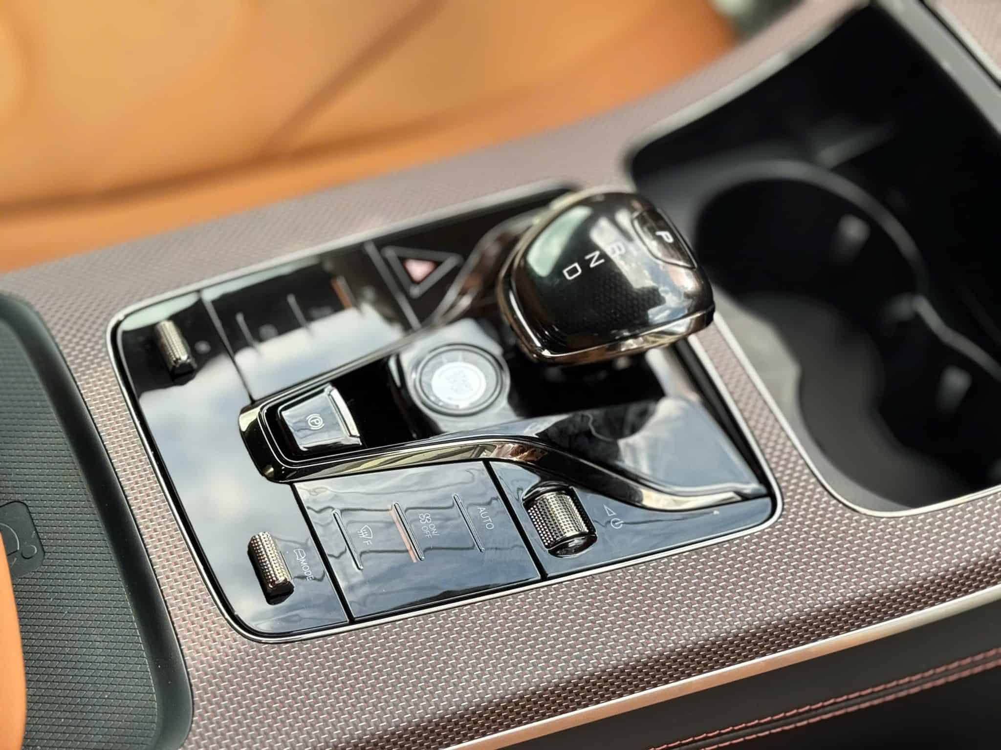 Cần số điện tử BYD Han