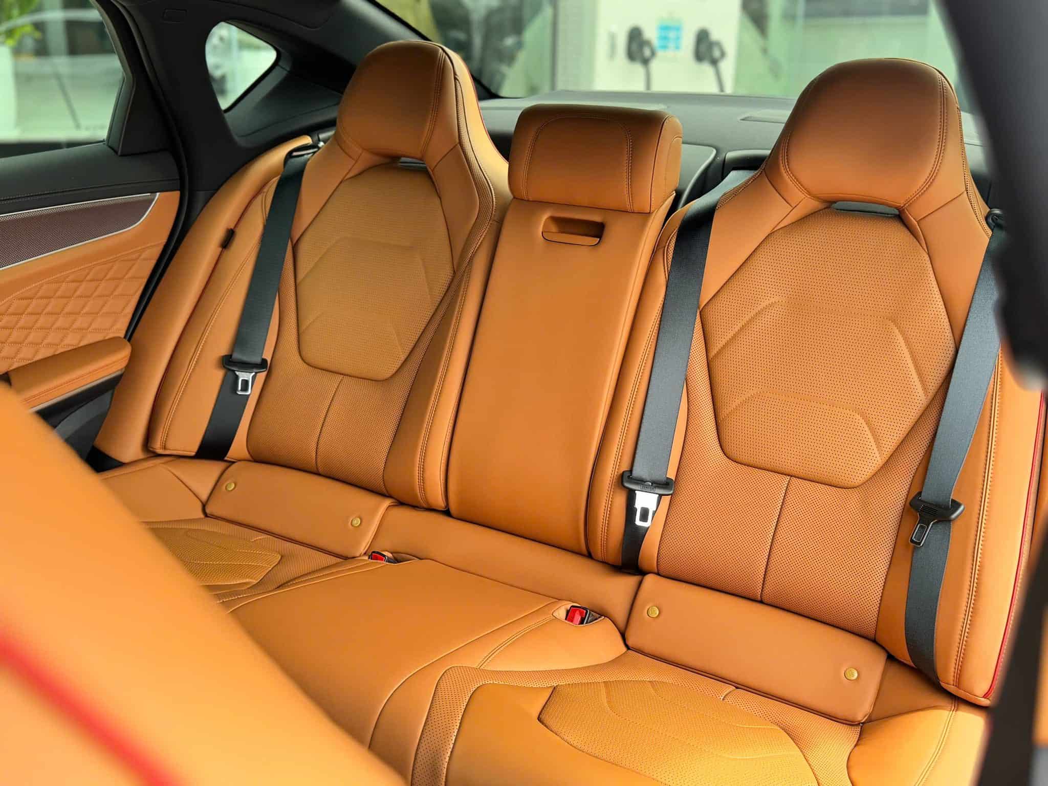 Khoang hành khách (hàng ghế thứ 2) BYD Han