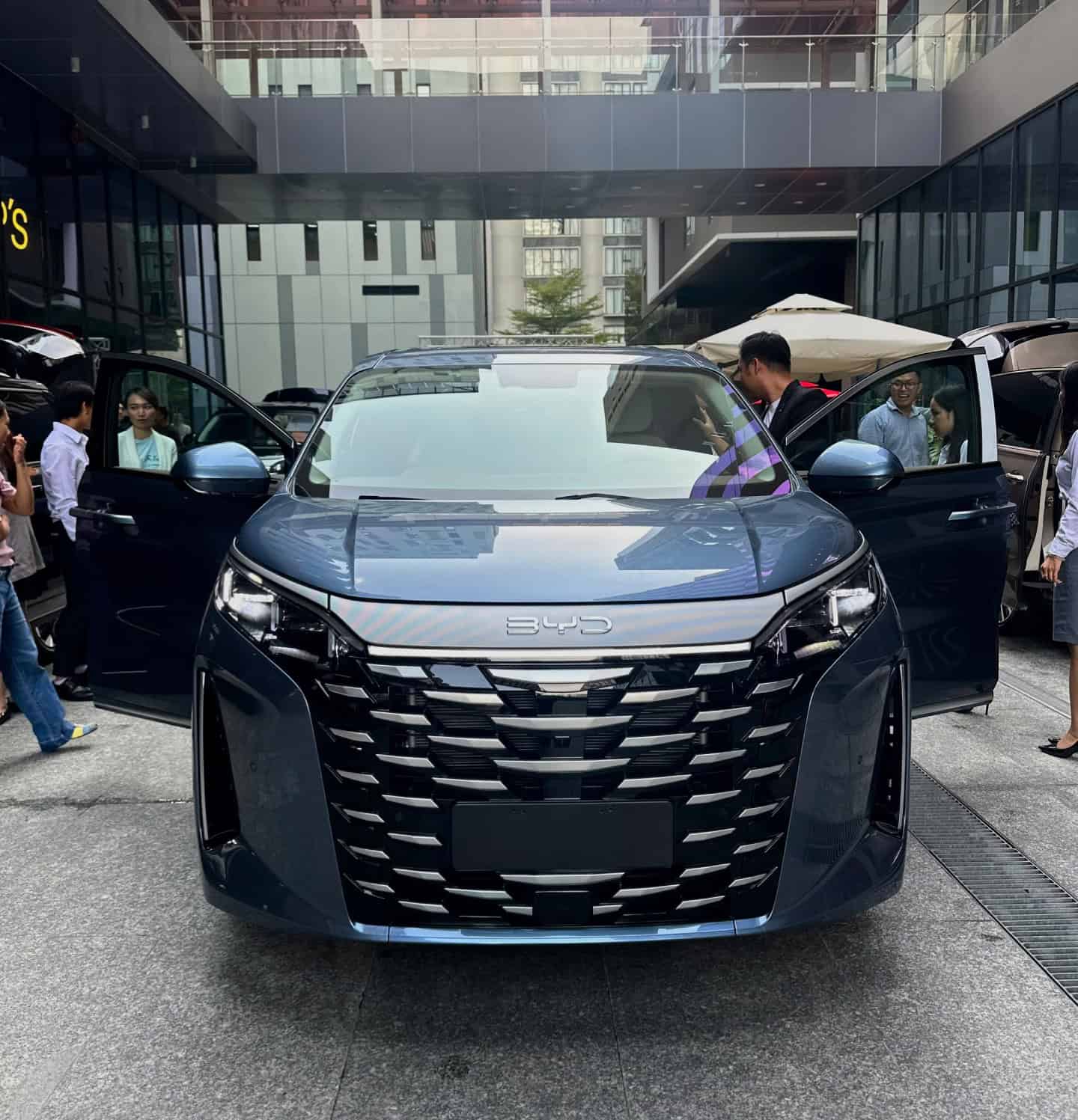 BYD M9
