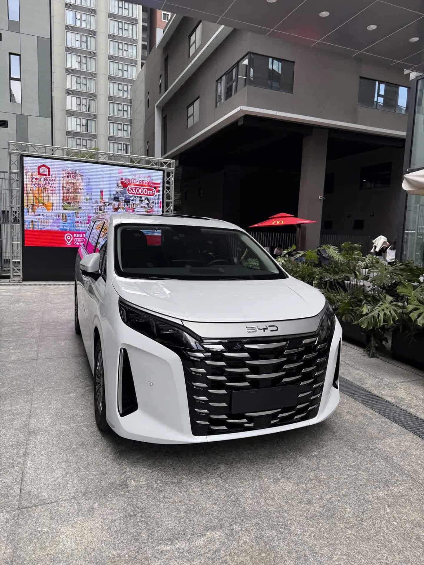 BYD M9