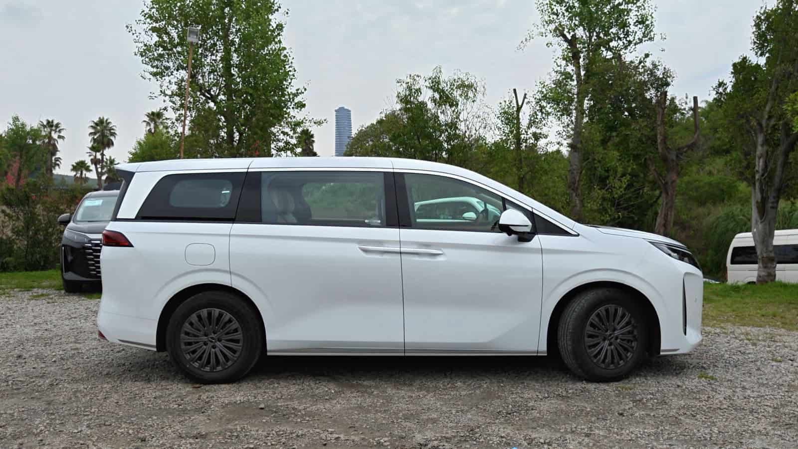 Thân xe BYD M9