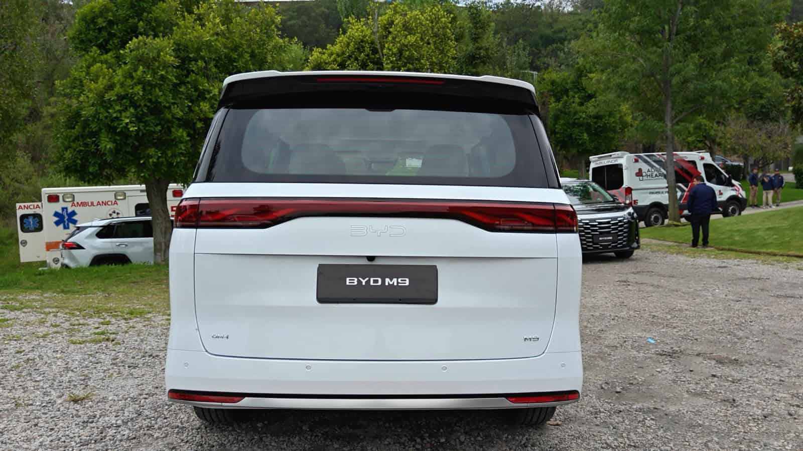 Đuôi xe BYD M9