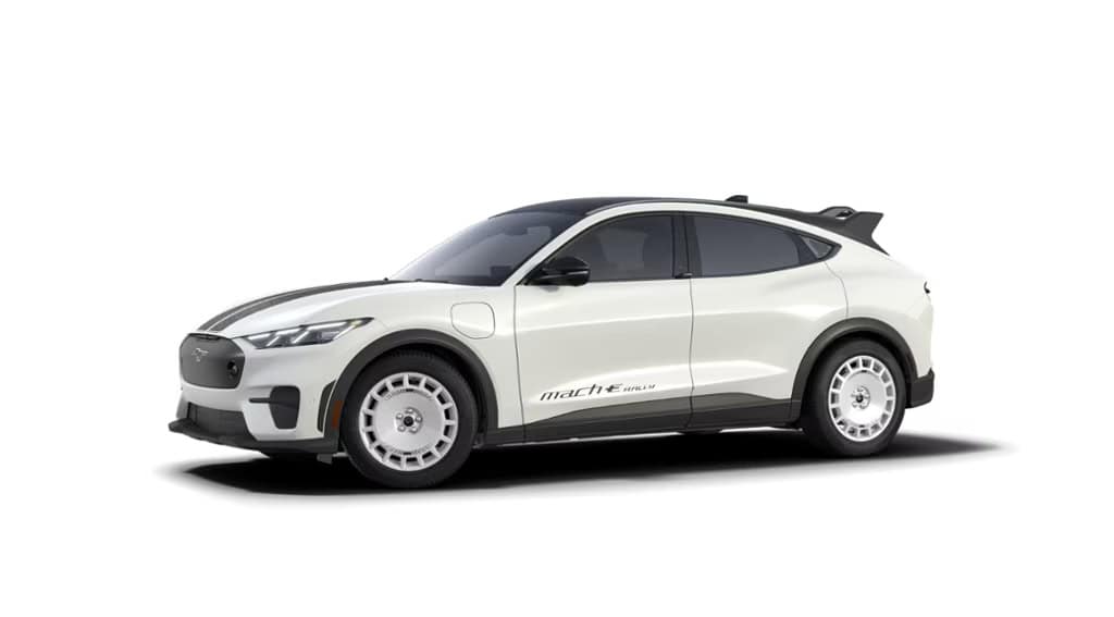 Ford Mustang Mach-E Rally màu trắng