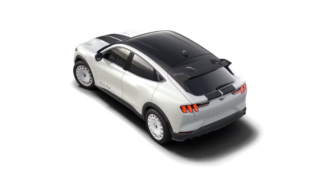 Ford Mustang Mach-E Rally màu trắng