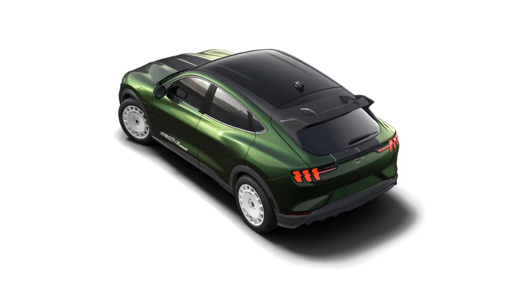 Ford Mustang Mach-E Rally màu xanh lá