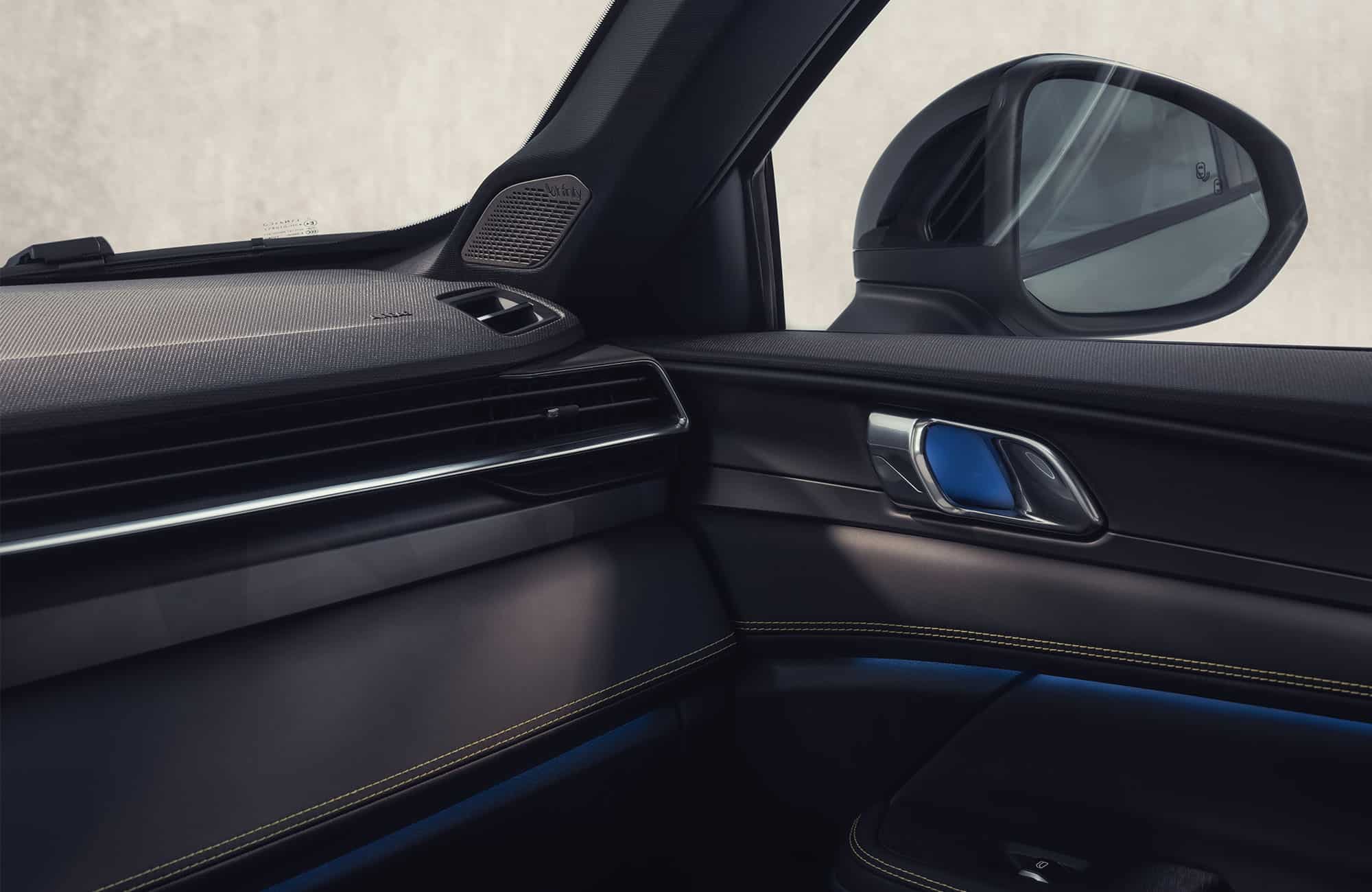 Nội thất Lynk & Co 01