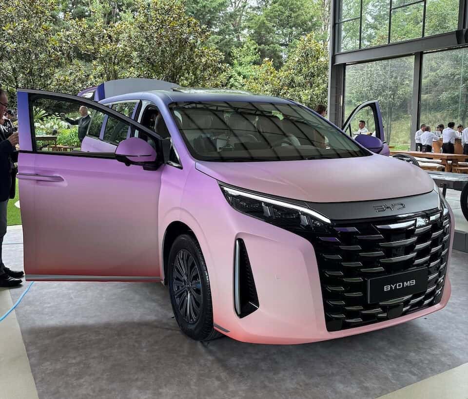 BYD M9 màu hồng