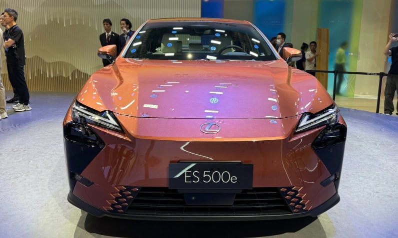 Lexus ES 2026
